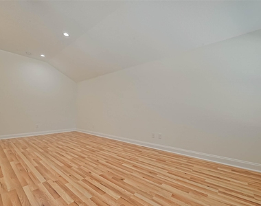 7339 Krueger Road - Photo Thumbnail 5