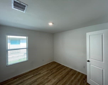 24019 Laurel Farms Drive - Photo Thumbnail 3