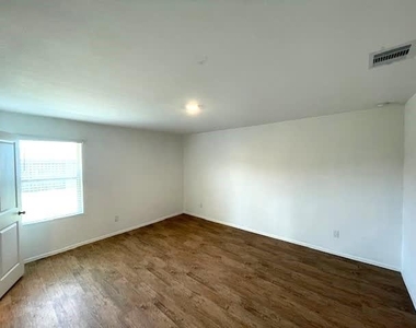 24019 Laurel Farms Drive - Photo Thumbnail 4