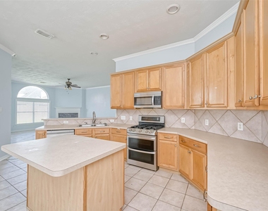 6427 Stone Landing Lane - Photo Thumbnail 15