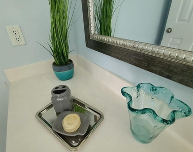 6427 Stone Landing Lane - Photo Thumbnail 32