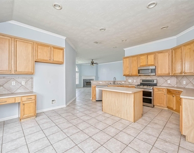 6427 Stone Landing Lane - Photo Thumbnail 13