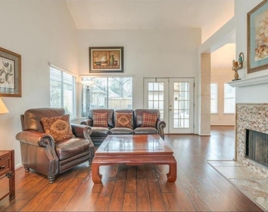 14302 Reissen Lane - Photo Thumbnail 5