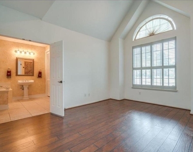 14302 Reissen Lane - Photo Thumbnail 10