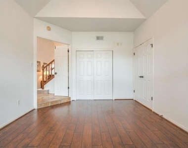 14302 Reissen Lane - Photo Thumbnail 8