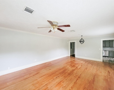 508 W Lang - Photo Thumbnail 4
