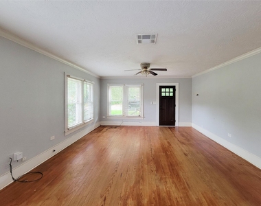 508 W Lang - Photo Thumbnail 5