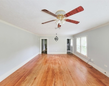508 W Lang - Photo Thumbnail 2
