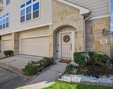 3332 Home Point Drive - Photo Thumbnail 2