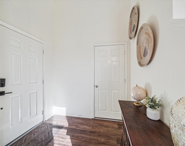 3332 Home Point Drive - Photo Thumbnail 3