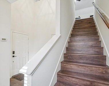 3332 Home Point Drive - Photo Thumbnail 8