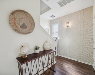 3332 Home Point Drive - Photo Thumbnail 4