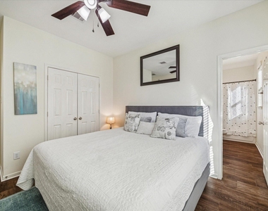 3332 Home Point Drive - Photo Thumbnail 6