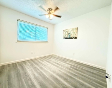 12034 Yearling Drive - Photo Thumbnail 6