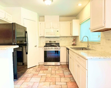 12034 Yearling Drive - Photo Thumbnail 3