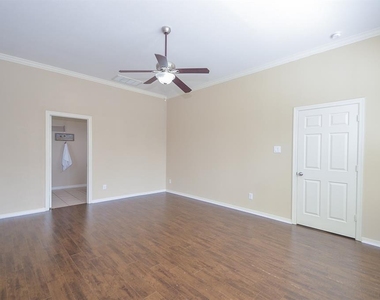 4107 Elk Bluff Lane - Photo Thumbnail 13