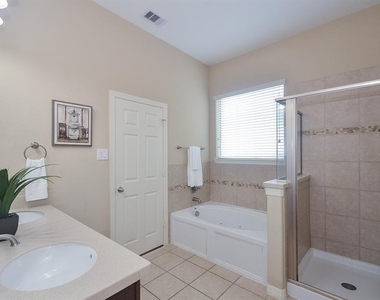 4107 Elk Bluff Lane - Photo Thumbnail 15