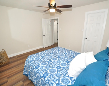 2655 Fountain View Street - Photo Thumbnail 15