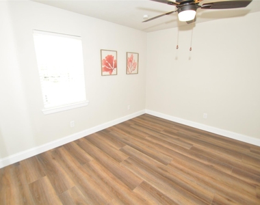 2655 Fountain View Street - Photo Thumbnail 11