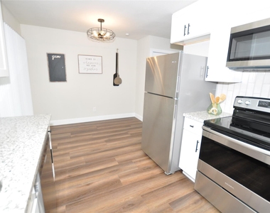2655 Fountain View Street - Photo Thumbnail 9