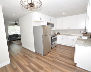 2655 Fountain View Street - Photo Thumbnail 6