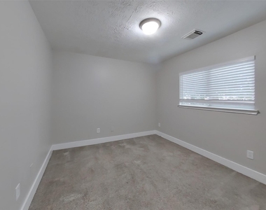 18167 Woodsdale Court - Photo Thumbnail 10