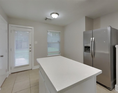 18167 Woodsdale Court - Photo Thumbnail 3