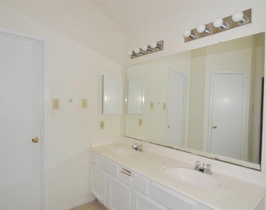 11514 Sagecreek Drive - Photo Thumbnail 11