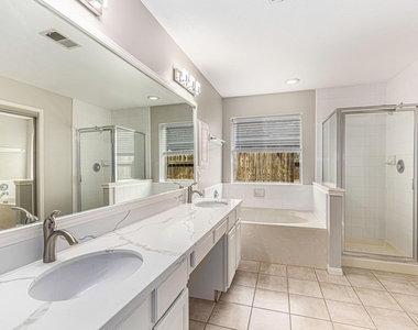 3603 Ne Beacon Hill Drive - Photo Thumbnail 16
