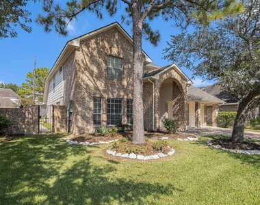 3603 Ne Beacon Hill Drive - Photo Thumbnail 1