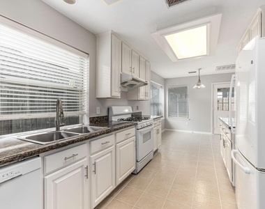 3603 Ne Beacon Hill Drive - Photo Thumbnail 13