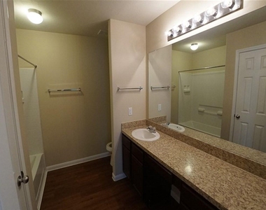 15458 Bammel Oaks Court - Photo Thumbnail 8