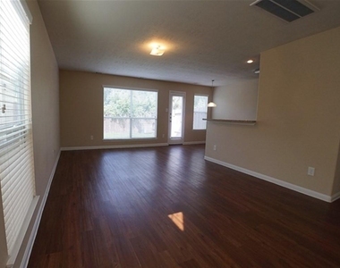 15458 Bammel Oaks Court - Photo Thumbnail 3