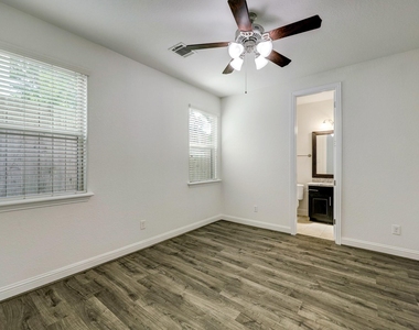 1518 Birdsall Street - Photo Thumbnail 18