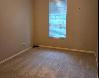 2707 Hewn Rock Way - Photo Thumbnail 5