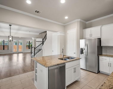 5328 Larkin Street - Photo Thumbnail 6