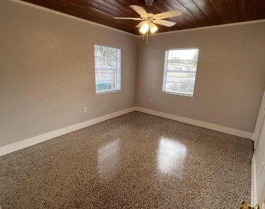 1805 Guava Avenue - Photo Thumbnail 7
