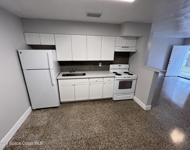 1805 Guava Avenue - Photo Thumbnail 4