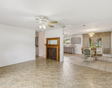 1265 Ethel Circle Ne - Photo Thumbnail 3