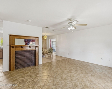 1265 Ethel Circle Ne - Photo Thumbnail 4