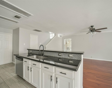 11 Verbena Bend Place - Photo Thumbnail 7
