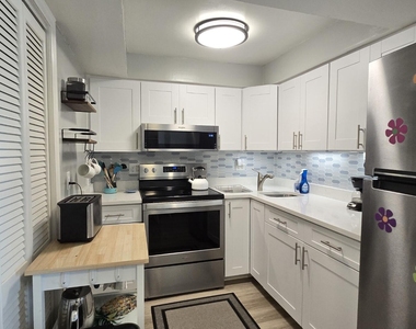 7605 Ridgewood Avenue - Photo Thumbnail 11