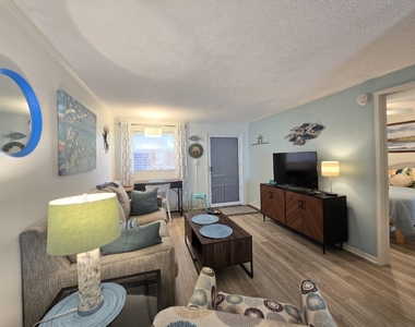 7605 Ridgewood Avenue - Photo Thumbnail 5