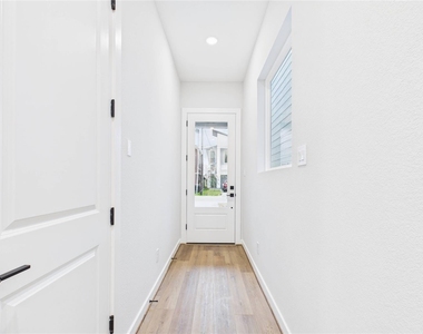 5032 Creekmont Drive - Photo Thumbnail 3