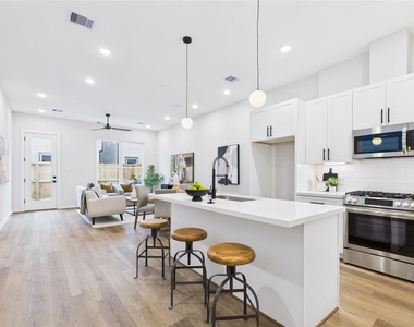 5032 Creekmont Drive - Photo Thumbnail 10