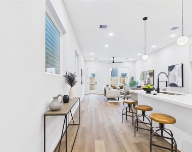 5032 Creekmont Drive - Photo Thumbnail 9
