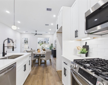 5032 Creekmont Drive - Photo Thumbnail 14