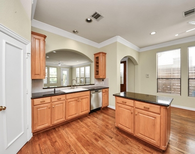 605 W Polk Street - Photo Thumbnail 14