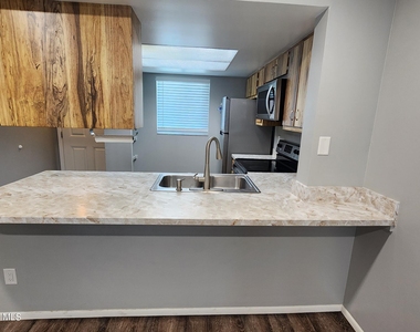 1710 University Lane - Photo Thumbnail 2