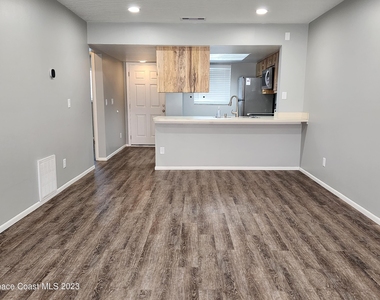 1710 University Lane - Photo Thumbnail 7